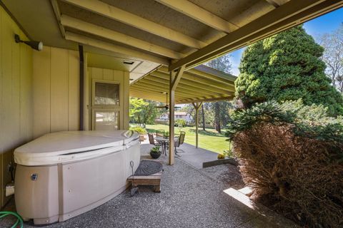 Tiny photo for 254 El Camino Way, Grants Pass, OR 97526 (MLS # 220219861)