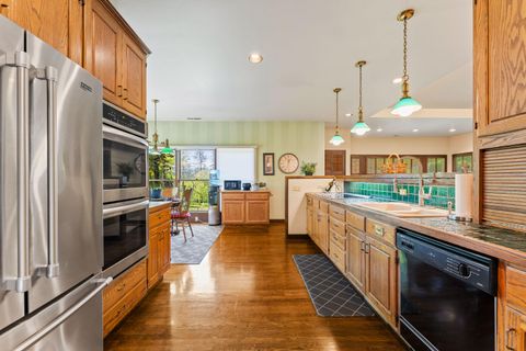 Tiny photo for 254 El Camino Way, Grants Pass, OR 97526 (MLS # 220219861)