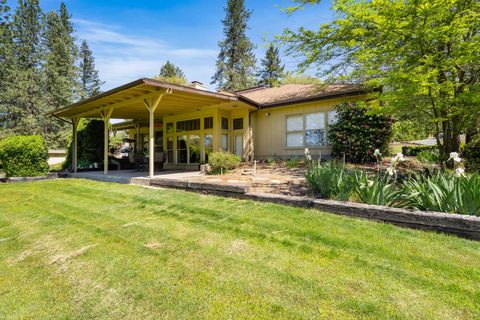 Tiny photo for 254 El Camino Way, Grants Pass, OR 97526 (MLS # 220219861)