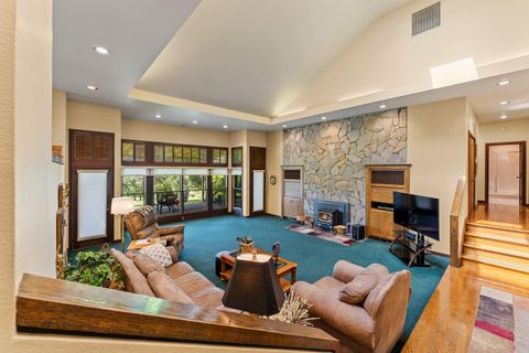 Tiny photo for 254 El Camino Way, Grants Pass, OR 97526 (MLS # 220219861)