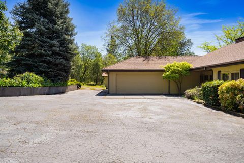 Tiny photo for 254 El Camino Way, Grants Pass, OR 97526 (MLS # 220219861)