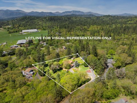 Tiny photo for 254 El Camino Way, Grants Pass, OR 97526 (MLS # 220219861)
