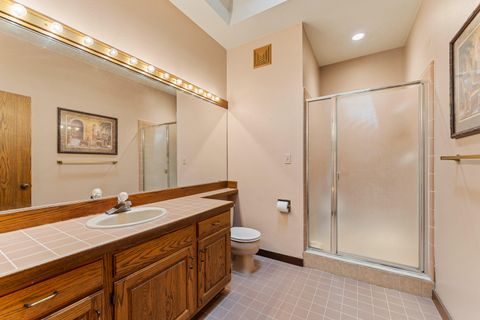 Tiny photo for 254 El Camino Way, Grants Pass, OR 97526 (MLS # 220219861)