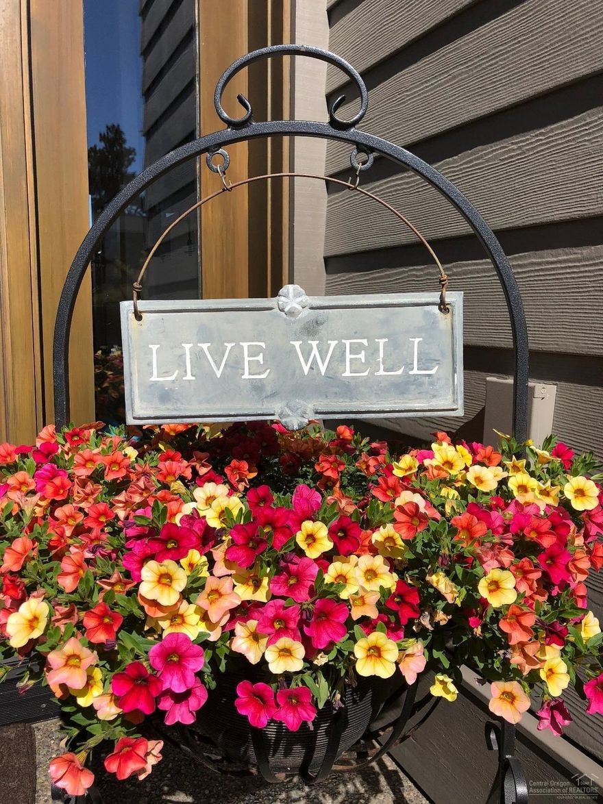 Award winning builder Greg Welch home in Tetherow, completed in 2016. Bright and sunny. Have coffee in the front with the murmur of the water feature or enjoy Broken Top golf course views in the tranquil backyard. Soak and relax in the hot tub with privacy fence. A home for entertaining: open kitchen concept, high-end Thermador appliances and rift white oak cabinets. Vaulted ceilings, Den/office with built in cabinetry. Master on the main. Two bedrooms and large bonus room upstairs.