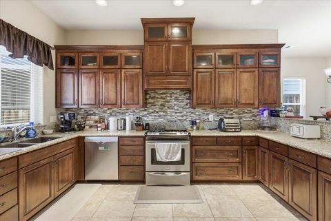 Tiny photo for 1154 Ashford Way, Medford, OR 97504 (MLS # 220214971)