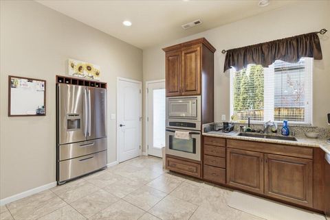 Tiny photo for 1154 Ashford Way, Medford, OR 97504 (MLS # 220214971)