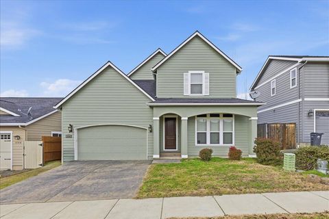 Photo of 1154 Ashford Way, Medford, OR 97504 (MLS # 220214971)