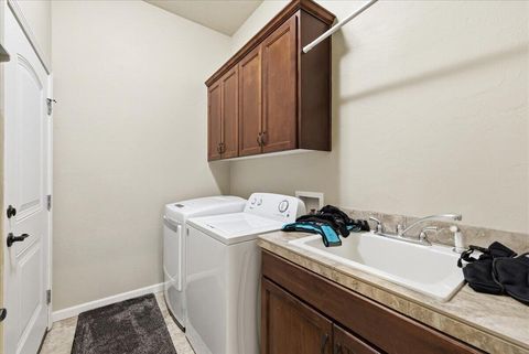 Tiny photo for 1154 Ashford Way, Medford, OR 97504 (MLS # 220214971)