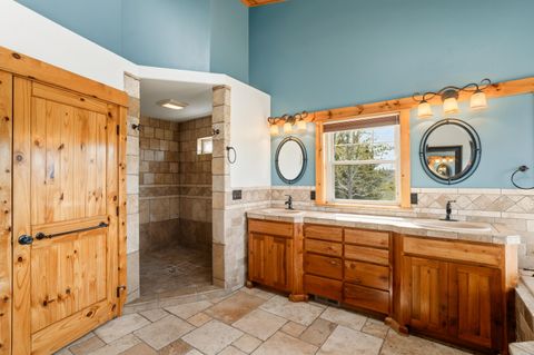 Tiny photo for 3900 SE Riverview Road, Prineville, OR 97754 (MLS # 220221310)