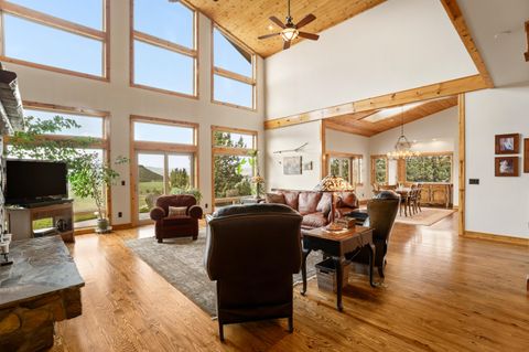 Tiny photo for 3900 SE Riverview Road, Prineville, OR 97754 (MLS # 220221310)
