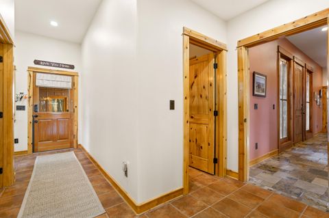 Tiny photo for 3900 SE Riverview Road, Prineville, OR 97754 (MLS # 220221310)