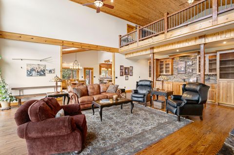 Tiny photo for 3900 SE Riverview Road, Prineville, OR 97754 (MLS # 220221310)