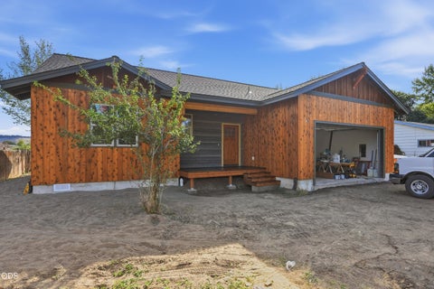 Photo of 1082 NW 10th Street, Prineville, OR 97754 (MLS # 220229532)