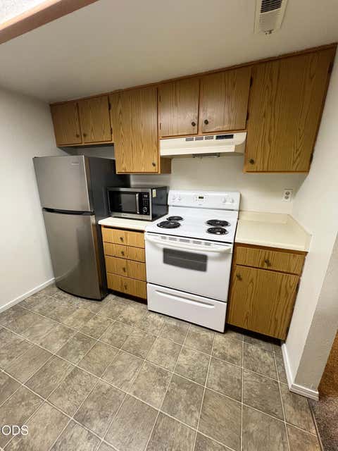 Tiny photo for 2101 Poplar DR #30, Medford, OR 97504 (MLS # 220227325)