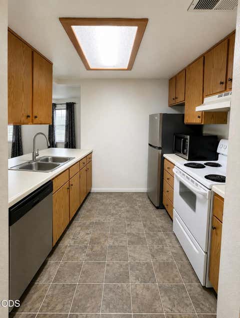 Tiny photo for 2101 Poplar DR #30, Medford, OR 97504 (MLS # 220227325)