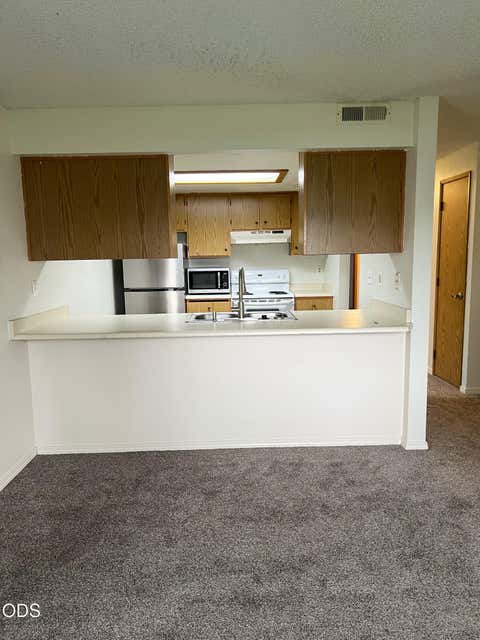 Tiny photo for 2101 Poplar DR #30, Medford, OR 97504 (MLS # 220227325)