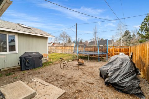 Tiny photo for 533 NW 7th Street, Redmond, OR 97756 (MLS # 220212815)