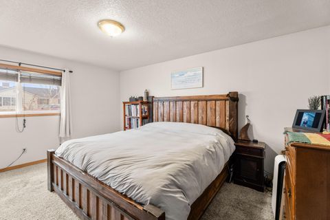 Tiny photo for 533 NW 7th Street, Redmond, OR 97756 (MLS # 220212815)