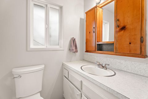 Tiny photo for 533 NW 7th Street, Redmond, OR 97756 (MLS # 220212815)