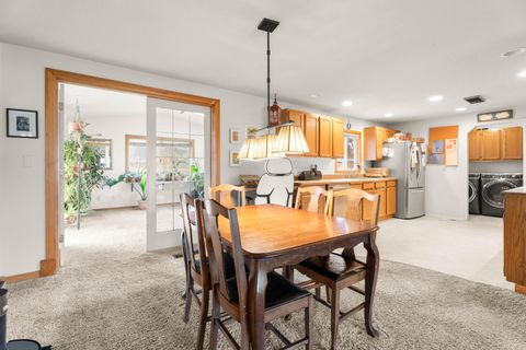 Tiny photo for 533 NW 7th Street, Redmond, OR 97756 (MLS # 220212815)