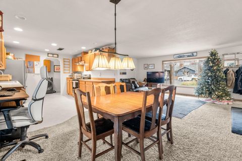 Tiny photo for 533 NW 7th Street, Redmond, OR 97756 (MLS # 220212815)