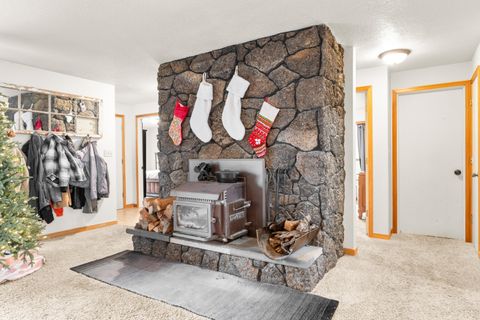 Tiny photo for 533 NW 7th Street, Redmond, OR 97756 (MLS # 220212815)