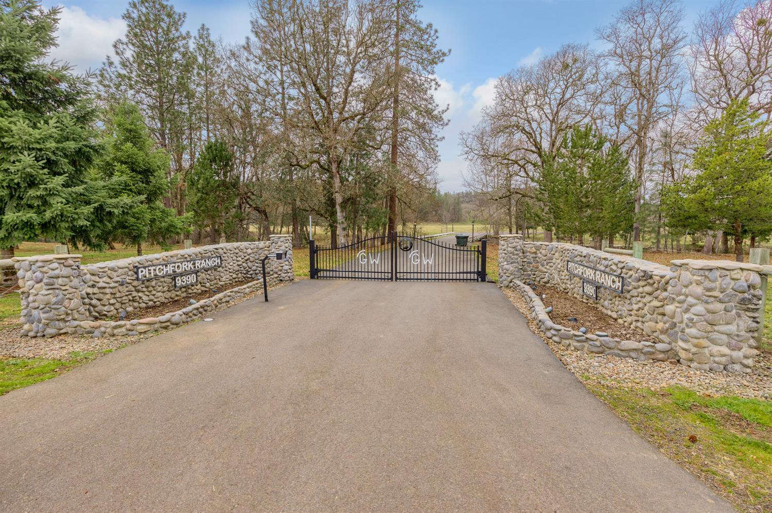 N Pilot Butte - Land