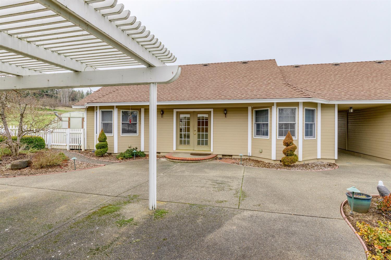 N Pilot Butte - Land