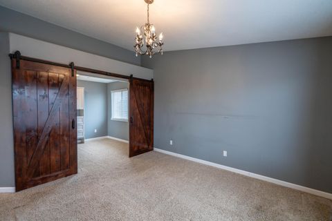 Tiny photo for 2927 NW 17th Street, Redmond, OR 97756 (MLS # 220214357)