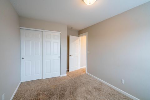 Tiny photo for 2927 NW 17th Street, Redmond, OR 97756 (MLS # 220214357)