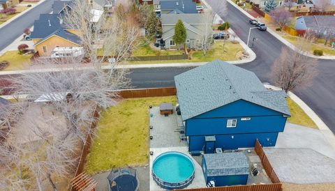 Tiny photo for 2927 NW 17th Street, Redmond, OR 97756 (MLS # 220214357)