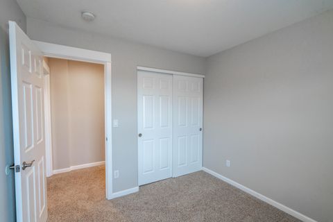 Tiny photo for 2927 NW 17th Street, Redmond, OR 97756 (MLS # 220214357)