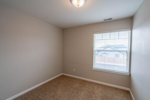 Tiny photo for 2927 NW 17th Street, Redmond, OR 97756 (MLS # 220214357)