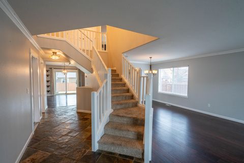 Tiny photo for 2927 NW 17th Street, Redmond, OR 97756 (MLS # 220214357)