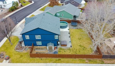 Tiny photo for 2927 NW 17th Street, Redmond, OR 97756 (MLS # 220214357)