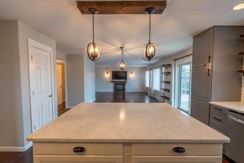 Tiny photo for 2927 NW 17th Street, Redmond, OR 97756 (MLS # 220214357)