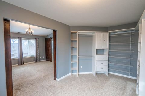 Tiny photo for 2927 NW 17th Street, Redmond, OR 97756 (MLS # 220214357)