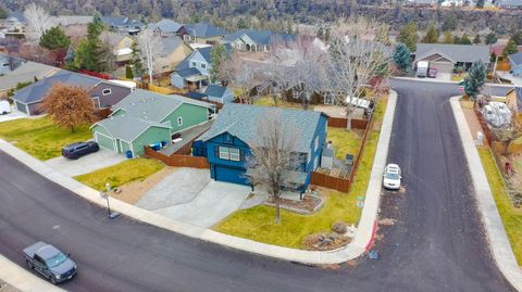 Tiny photo for 2927 NW 17th Street, Redmond, OR 97756 (MLS # 220214357)