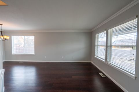 Tiny photo for 2927 NW 17th Street, Redmond, OR 97756 (MLS # 220214357)