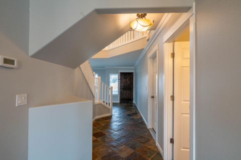 Tiny photo for 2927 NW 17th Street, Redmond, OR 97756 (MLS # 220214357)