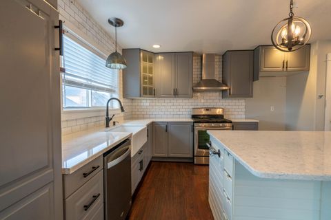 Tiny photo for 2927 NW 17th Street, Redmond, OR 97756 (MLS # 220214357)