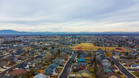 Tiny photo for 2927 NW 17th Street, Redmond, OR 97756 (MLS # 220214357)