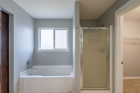 Tiny photo for 2927 NW 17th Street, Redmond, OR 97756 (MLS # 220214357)