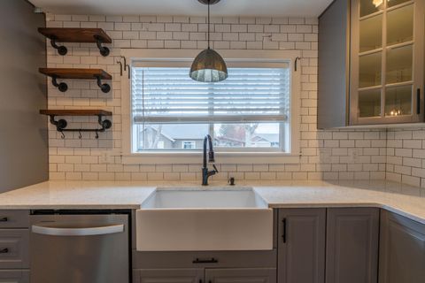 Tiny photo for 2927 NW 17th Street, Redmond, OR 97756 (MLS # 220214357)