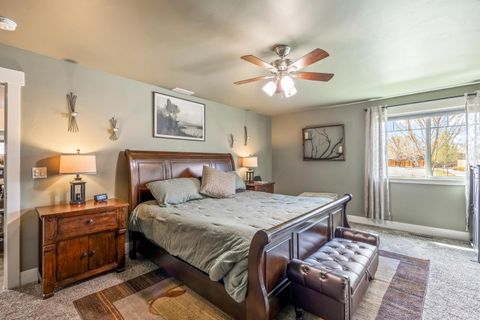 Tiny photo for 1002 NE Discovery Loop, Prineville, OR 97754 (MLS # 220219418)