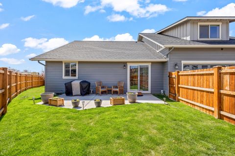 Tiny photo for 1002 NE Discovery Loop, Prineville, OR 97754 (MLS # 220219418)