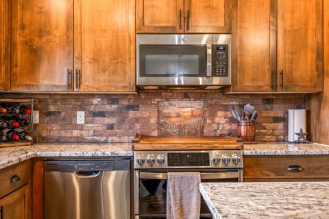 Tiny photo for 1002 NE Discovery Loop, Prineville, OR 97754 (MLS # 220219418)