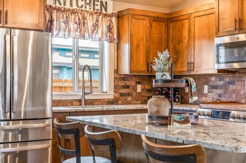 Tiny photo for 1002 NE Discovery Loop, Prineville, OR 97754 (MLS # 220219418)