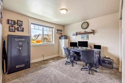 Tiny photo for 1002 NE Discovery Loop, Prineville, OR 97754 (MLS # 220219418)