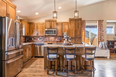 Tiny photo for 1002 NE Discovery Loop, Prineville, OR 97754 (MLS # 220219418)